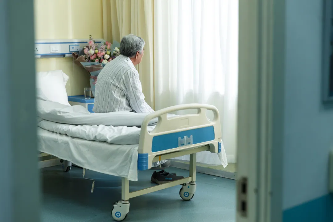 一場車禍，男子四年流淚不止，沒想到因為羊膜關(guān)上了＂淚閘＂